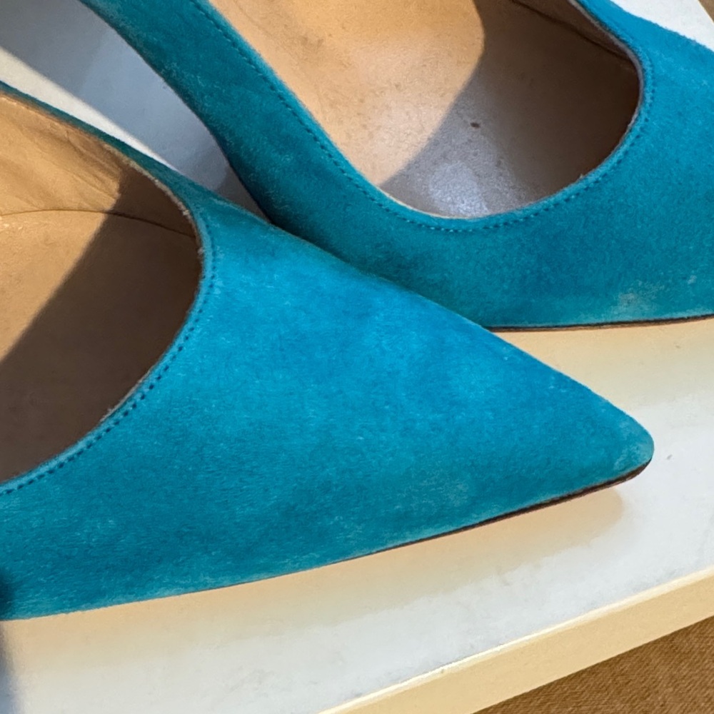 Manolo Blahnik Vibrant Blue Suede Heels - Picture 11 of 11
